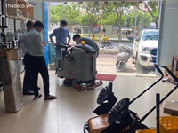 Khách thử & chốt mua máy chà sàn Kenper 670B ngay tại Thadaco